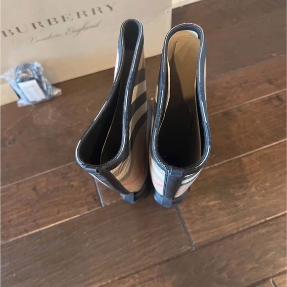 Burberry Simeon Check Rain Boot - Picture 5 of 9